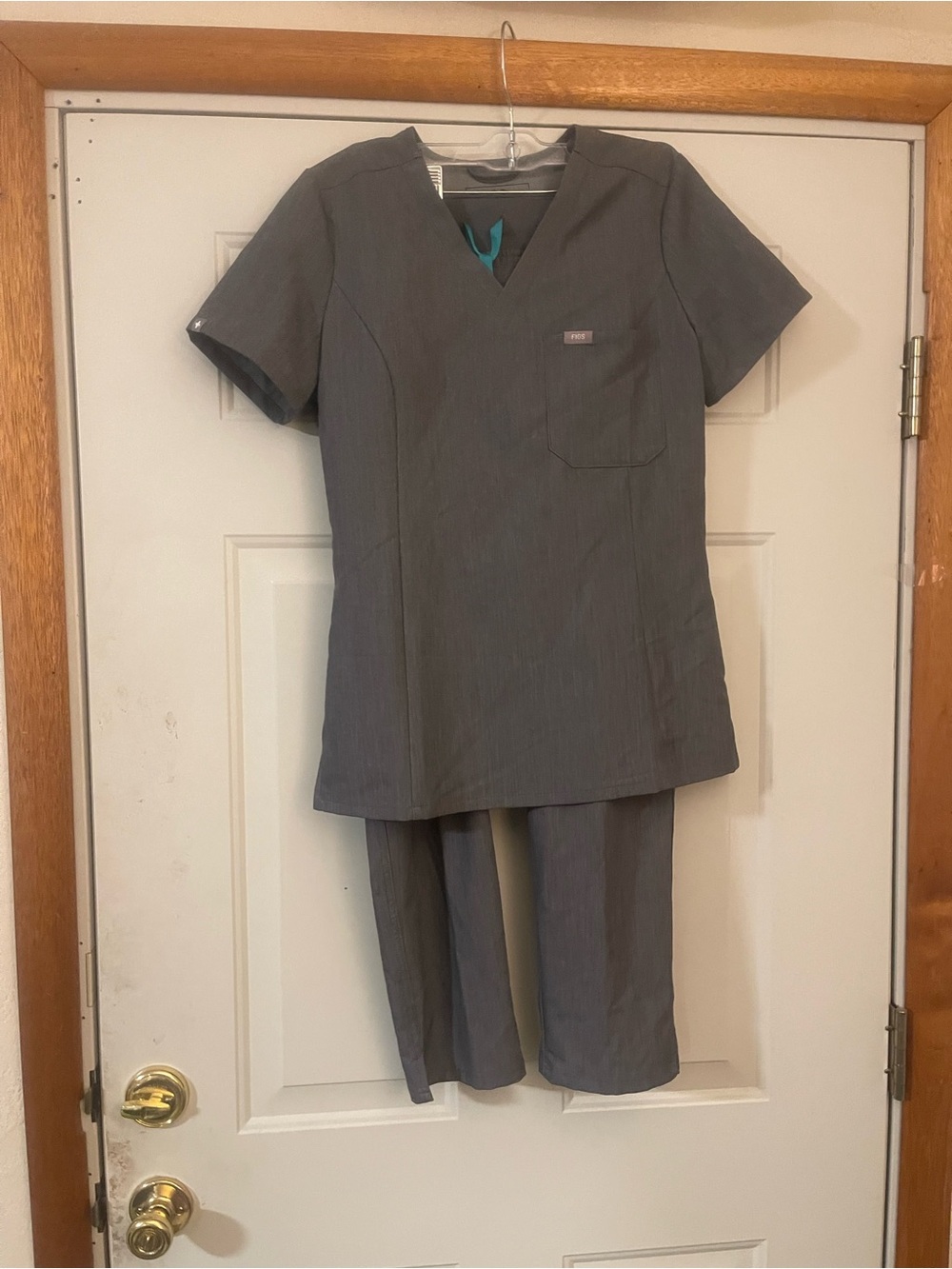 Figs Graphite Gray Scrub Set - Top Catarina Small - Pants S/P Medical Nursing